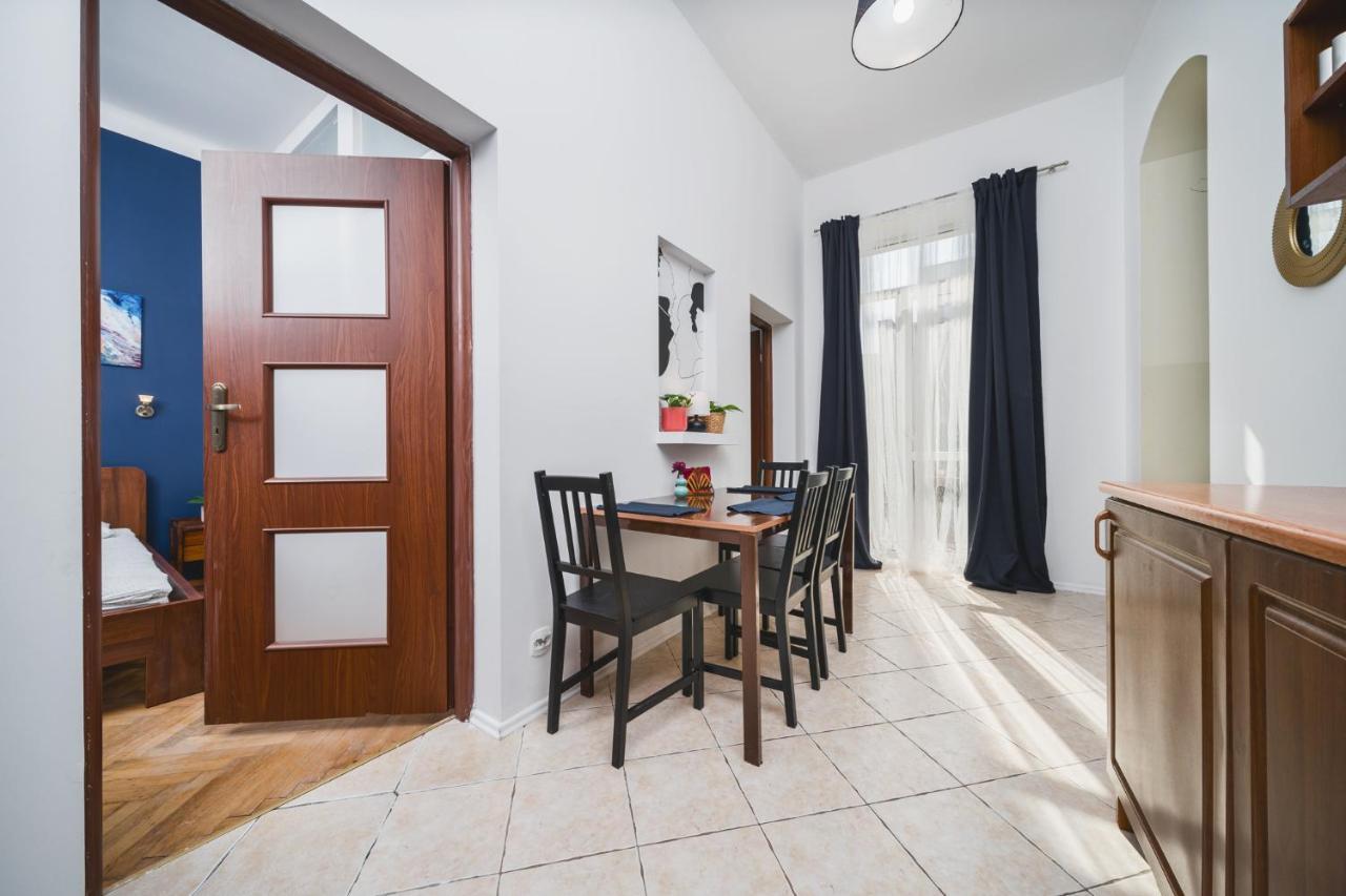 2 Bedroom Next To The Main Railway Station - By Upstairs