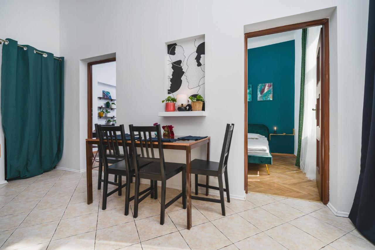 2 Bedroom Next To The Main Railway Station - By Upstairs