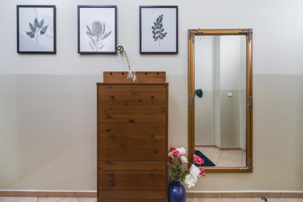 2 Bedroom Next To The Main Railway Station - By Upstairs * Krakau